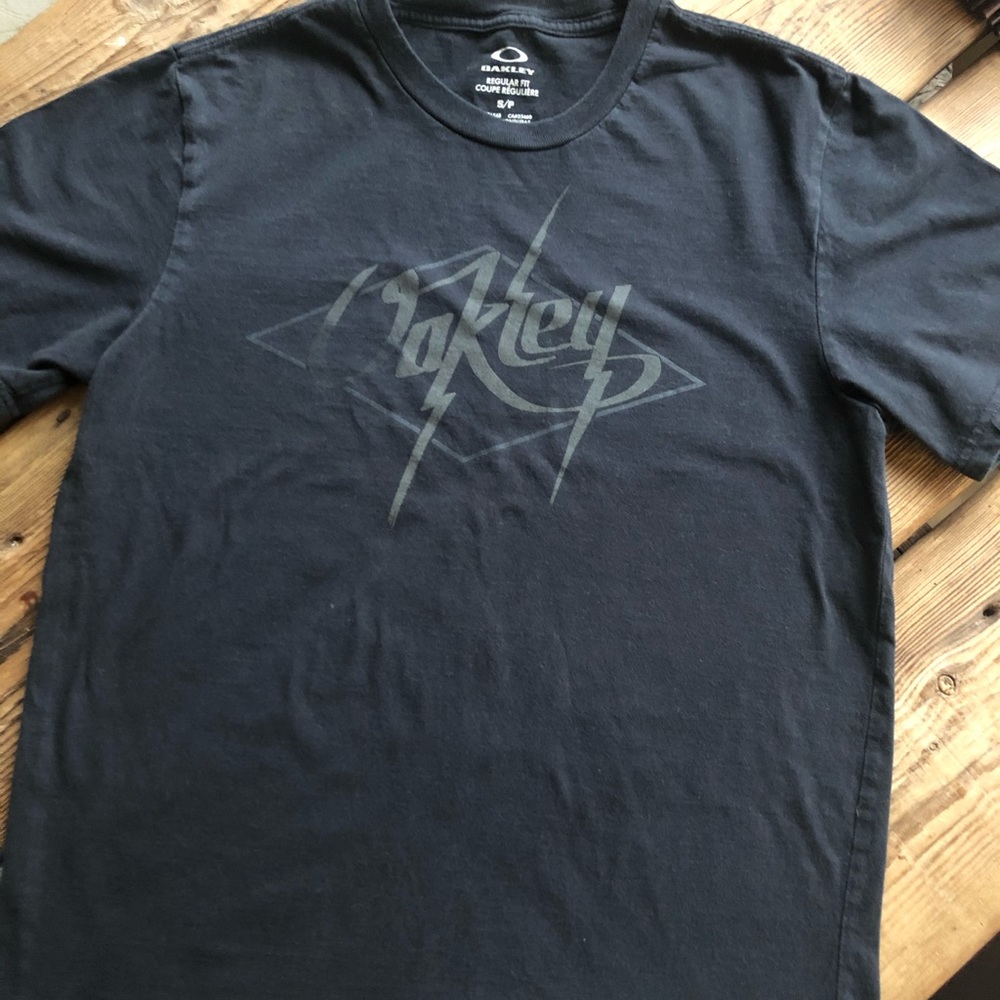 Oakley men’s T-shirt black size small